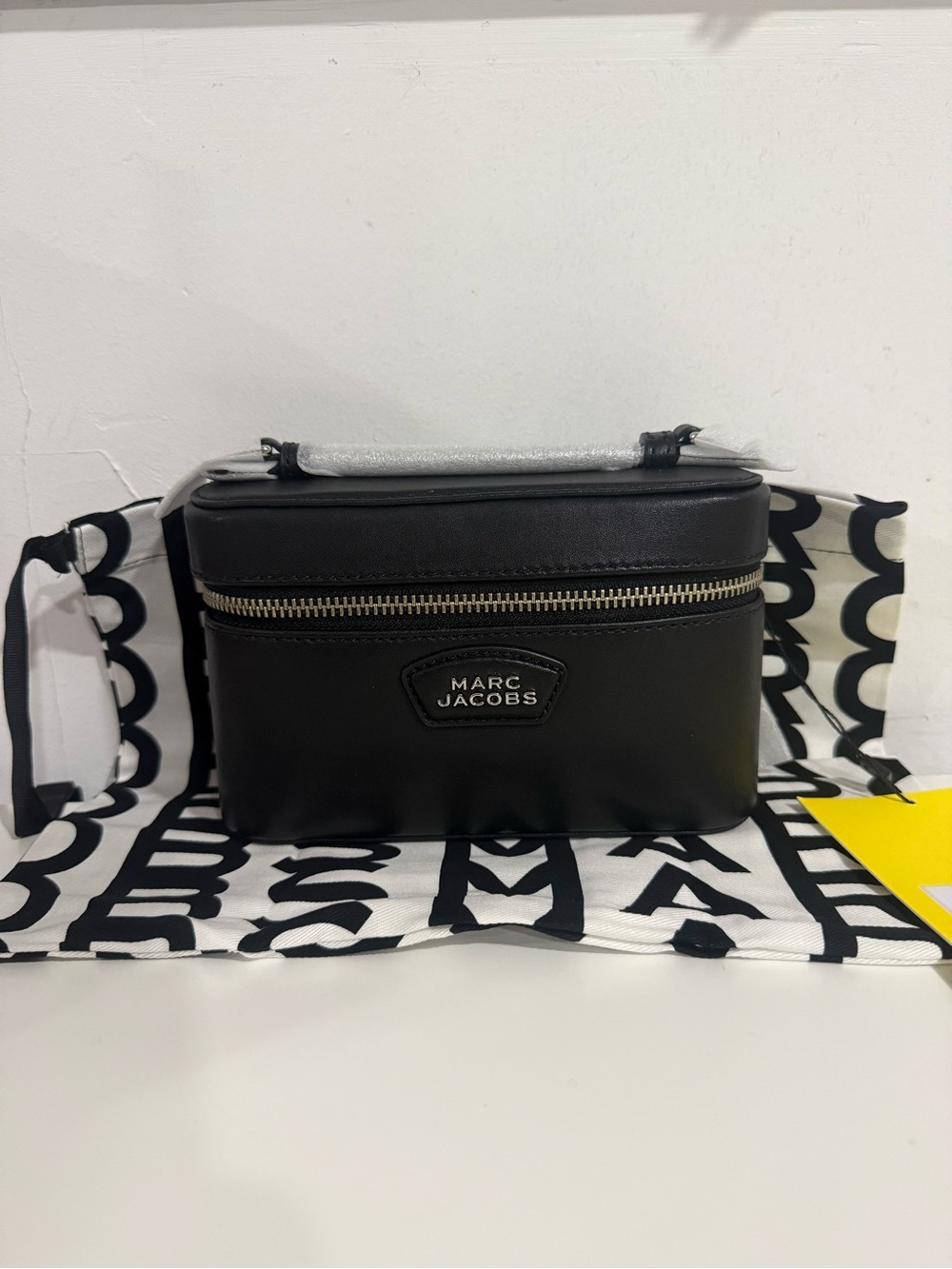 NWT Marc Jacobs The Everyday Vanity Bag in black